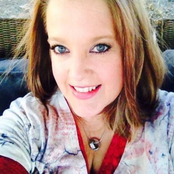 Meet your Posher, Mindy - Picture 1 of 1